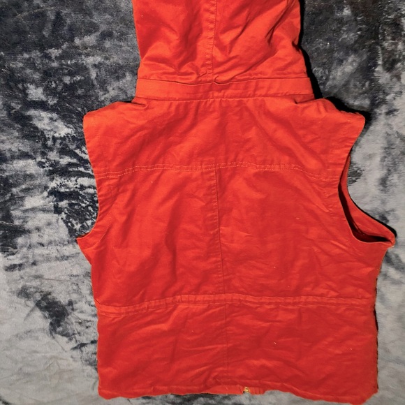 Love Free Vest - Picture 9 of 9